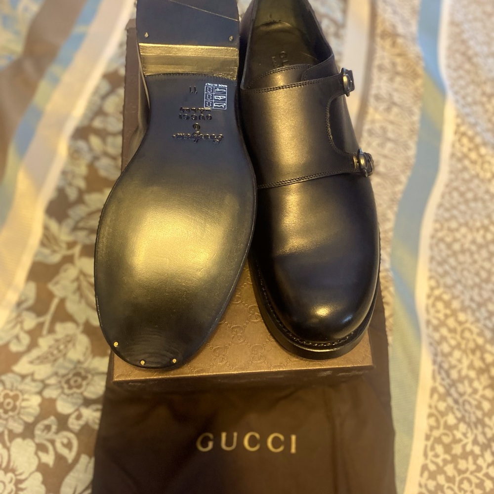 Only worn once Gucci shoes for men!